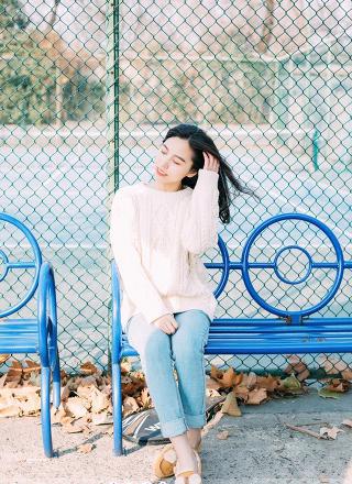 中午妈妈在厨房做饭