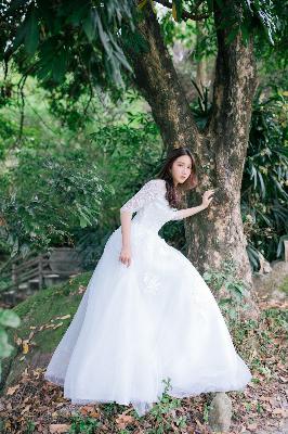 年轻漂亮的女士护士内衣